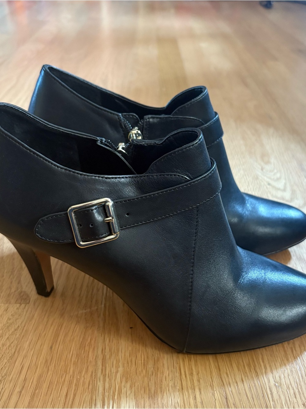 Vince Camuto VONILESA Black Leather Buckle Low-Cut Booties Boots Sz 9